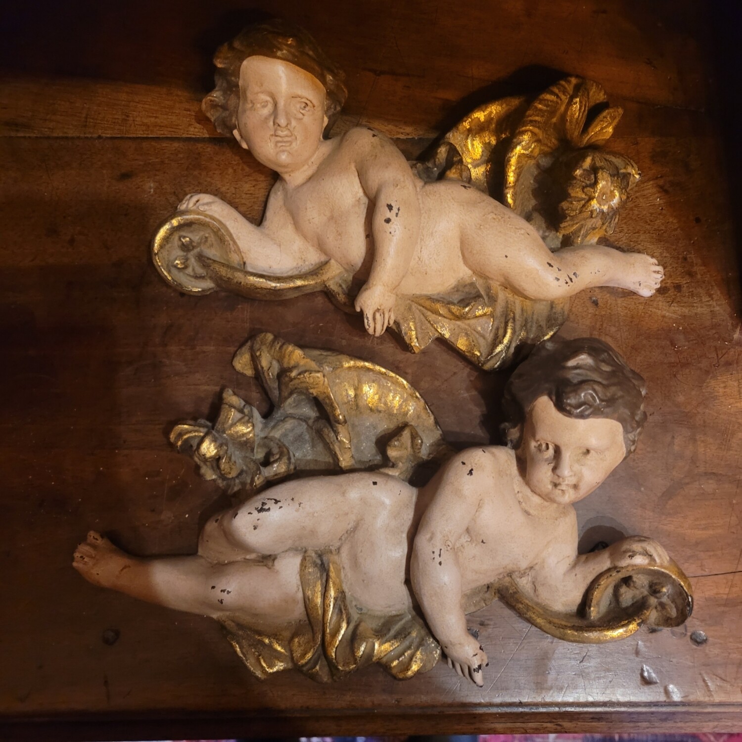 Paire d'anges en plâtre