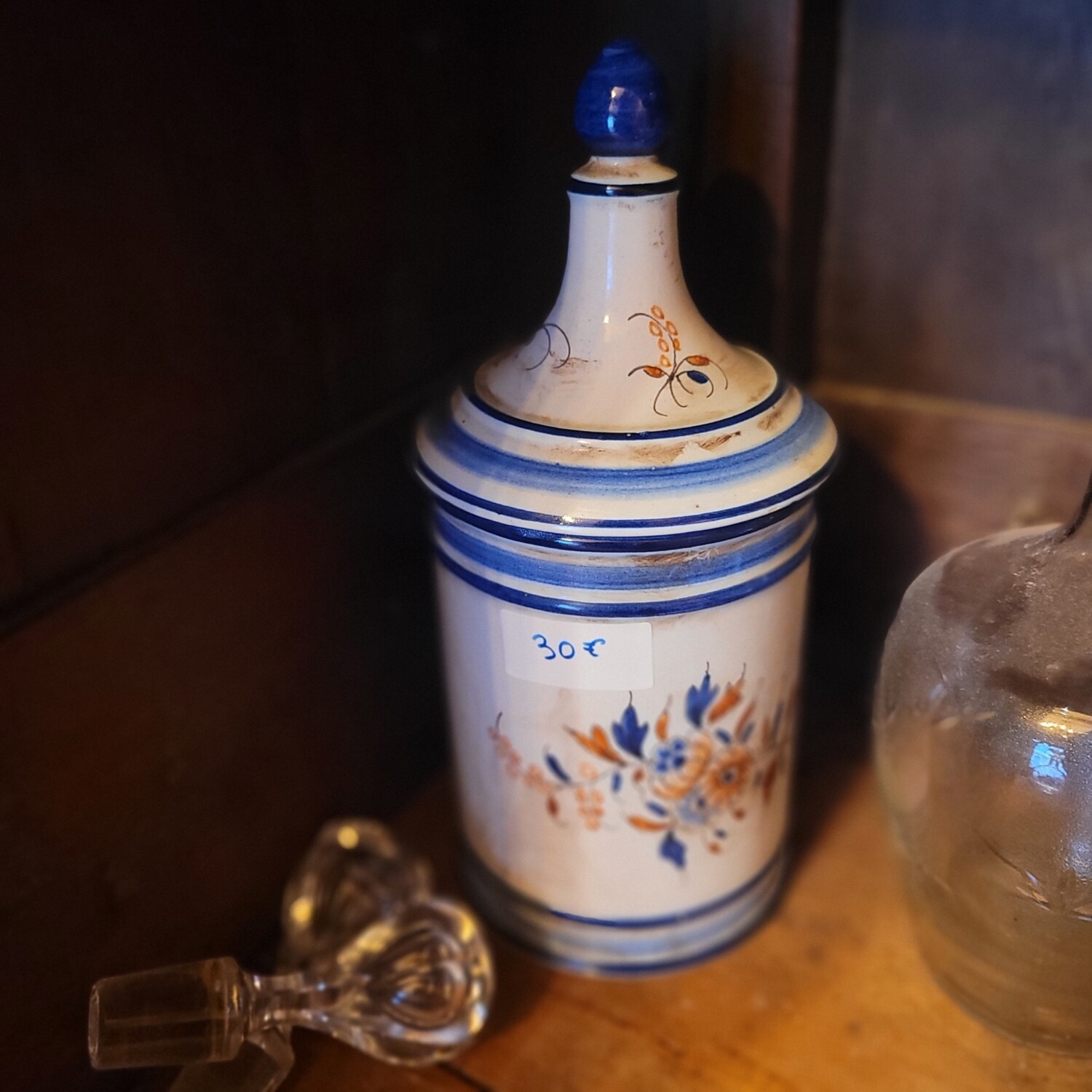 Pot en terre decoré
