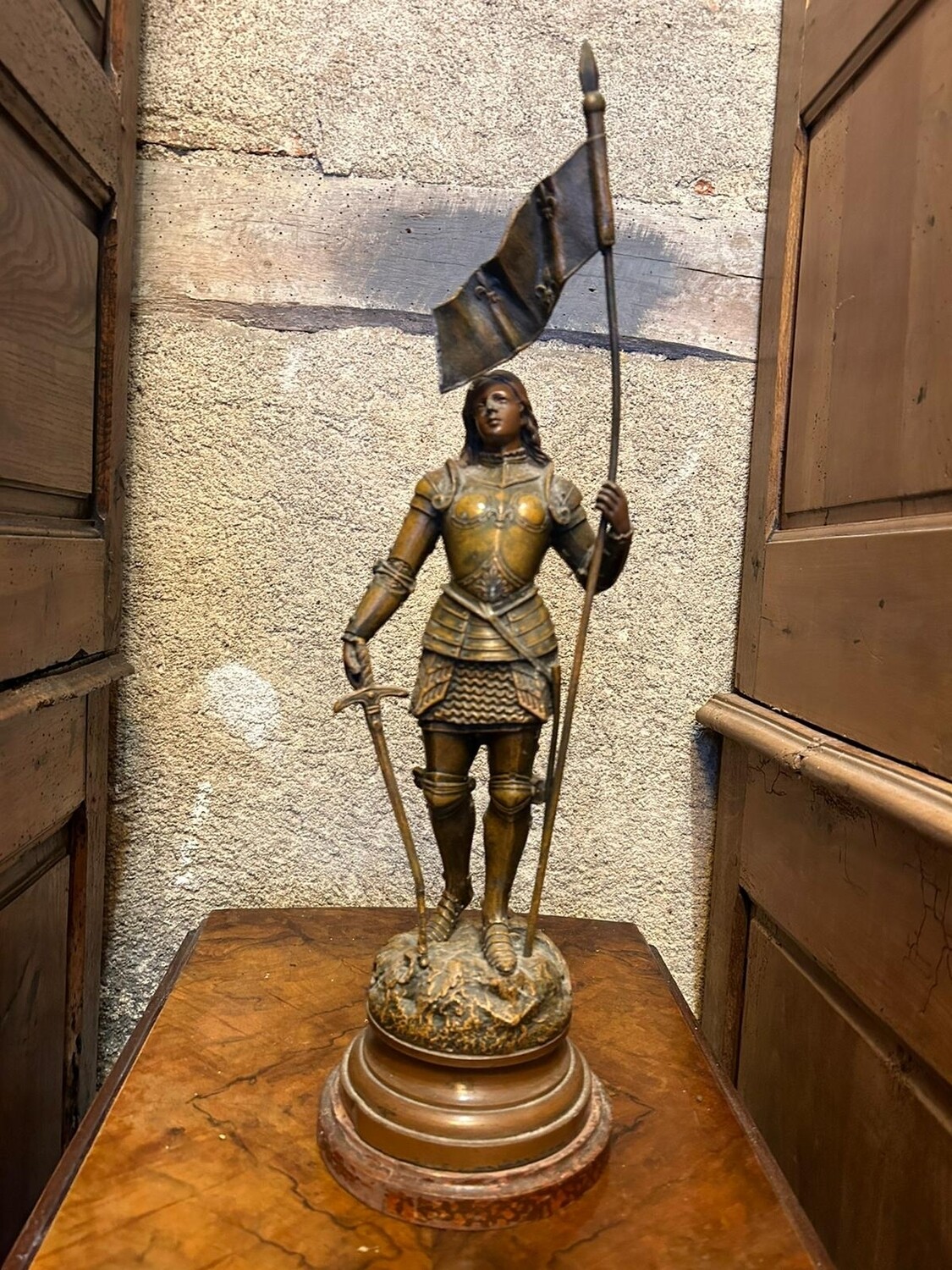 Satuette en bronze moulé