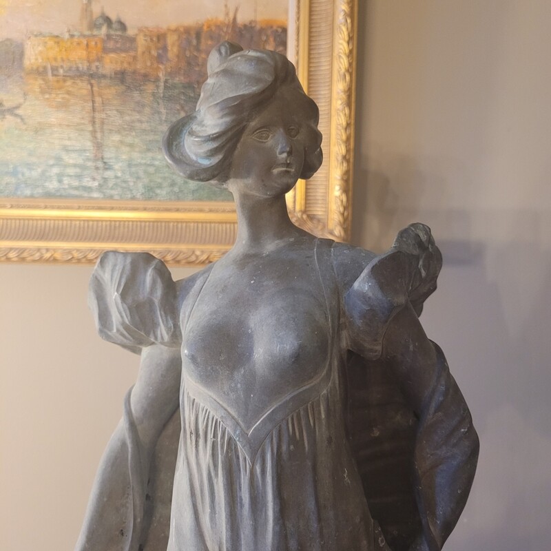 Satue en bronze à patine verte figurant une femme au chignon, jean Gautherin (1840-1890), signée . hauteur 50 cm largeur 15 cm