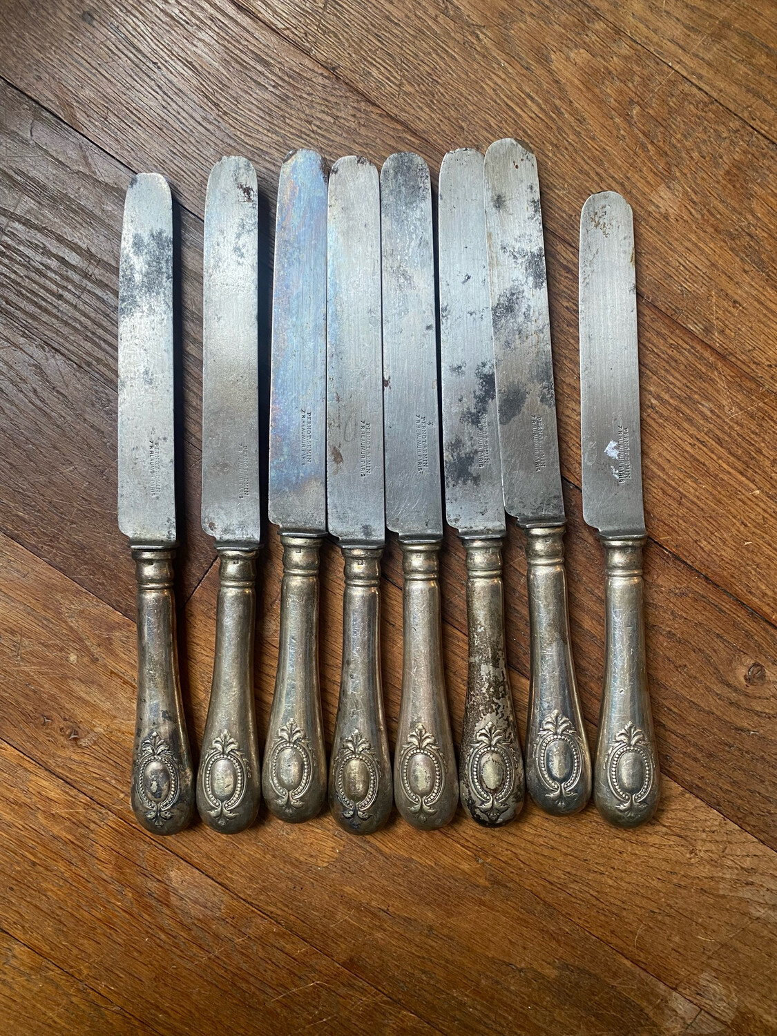 8 magnifiques couteaux décorés