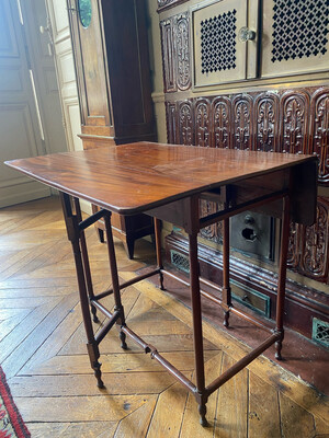 Table pliante en bois p_ 77cm ,l_78,5 cm, h_71 cm