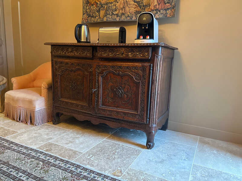 buffet très travaillé 133x58