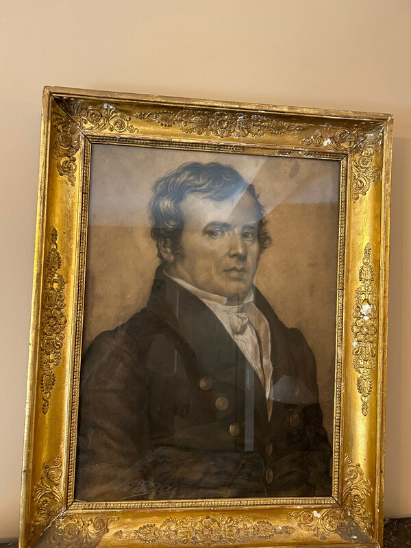 Portrait cadre dorée - 70 x 55 cm