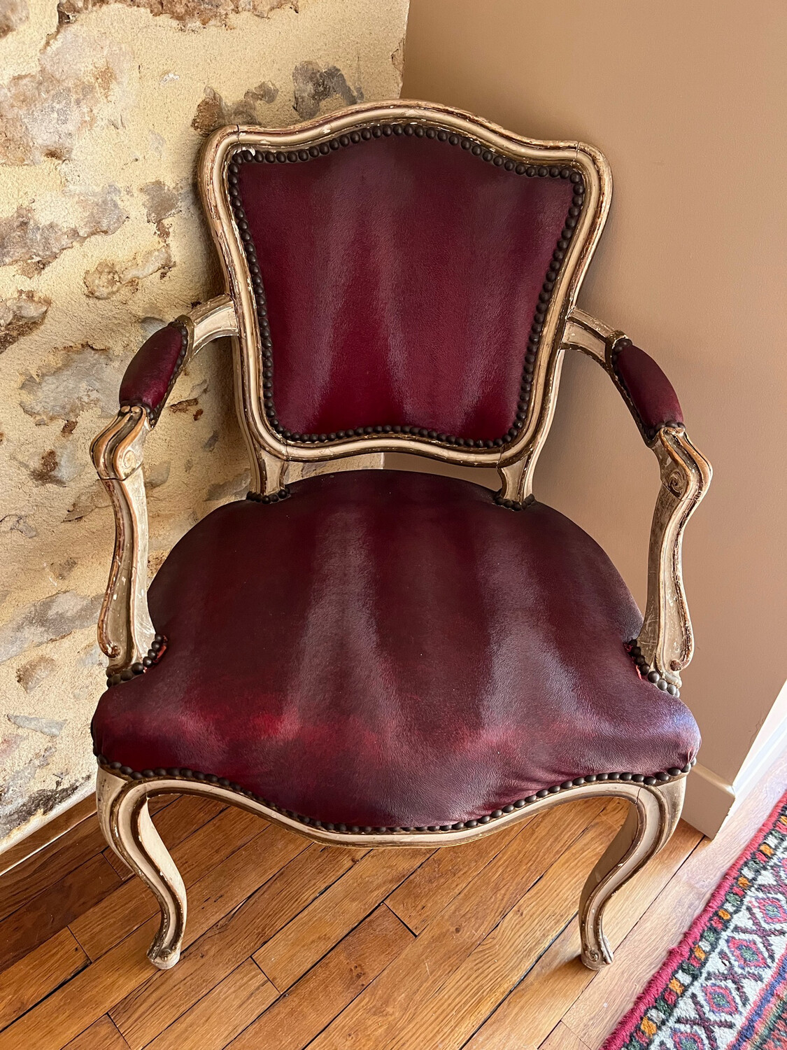 Fauteuil très travaillé Louis XV