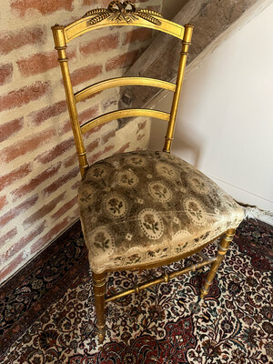 Chaise volante en bois dorée style Louis XVI