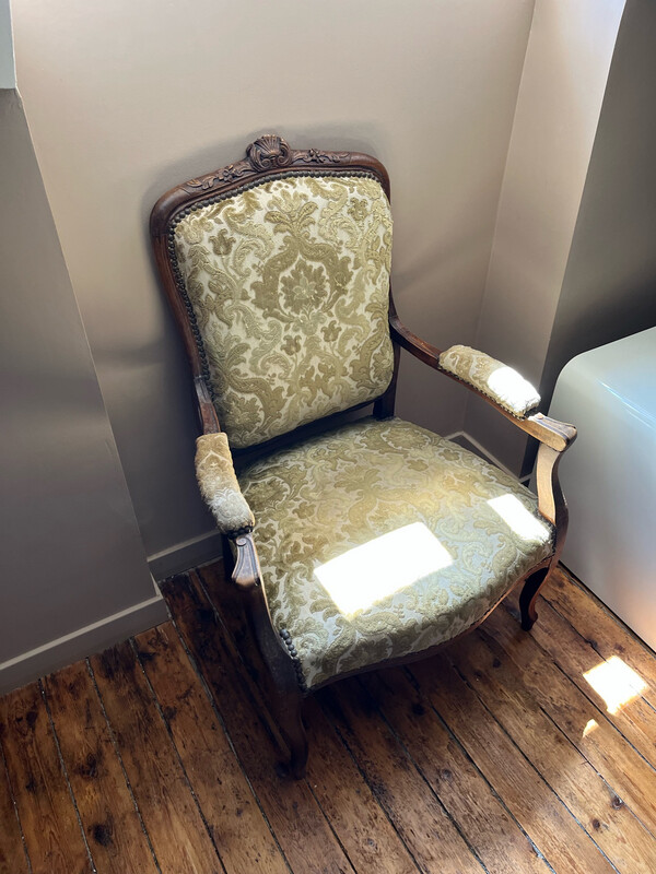 Fauteuil en hêtre de style Louis XV