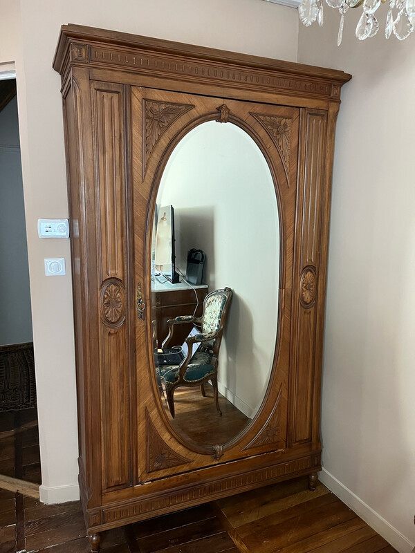 Armoire avec miroir. Une porte - 208 x 125 x 43 cm