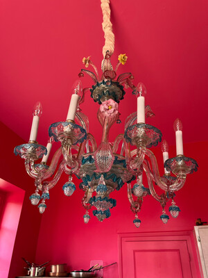 MURANO : lustre en verre à huit bras de lumière, beau décor floral polychrome, début XX ème - H 90 cm