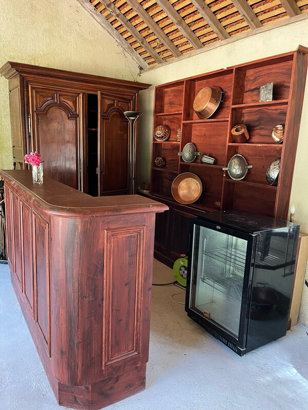 Comptoir et étagère de bar en bois -