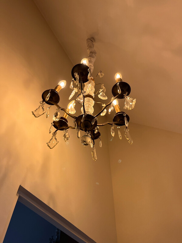 Lustre à six bras de lumière, avec pampilles - H 60 cm
