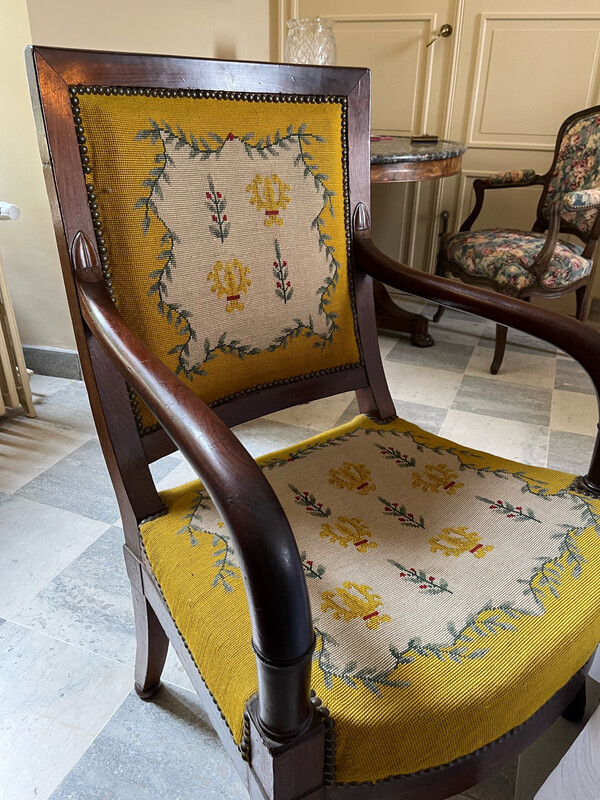 Paire de deux fauteuils de style empire en acajou - 92 x 57 cm