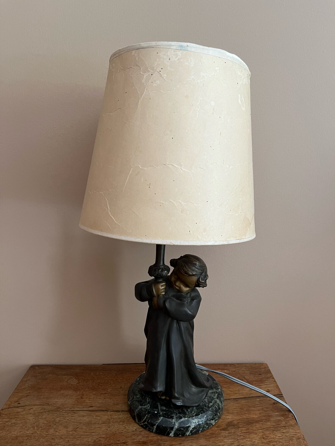 Lampe ange portant un flambeau - H 44 cm