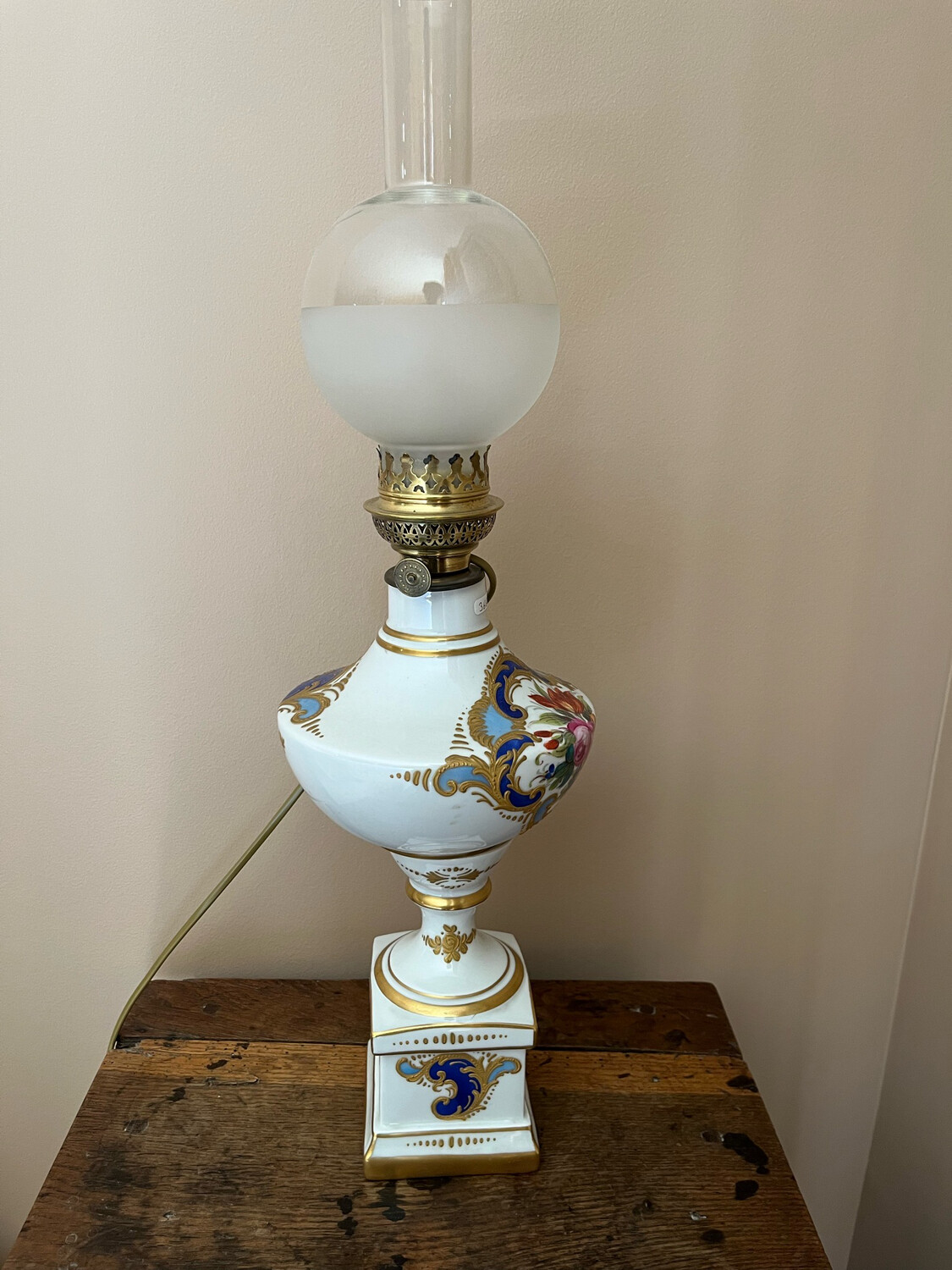 Lampe à pétrole en porcelaine - H 60
