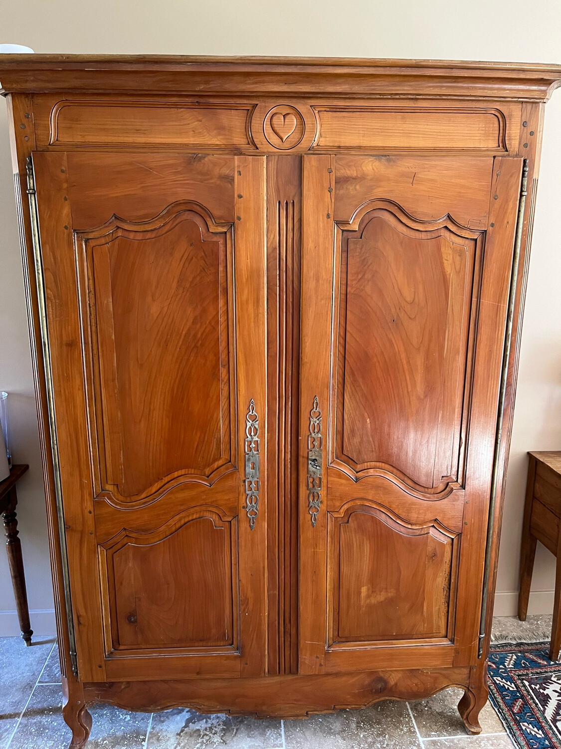 Armoire ouvrant par deux portes - 184 x 135 x 60 cm