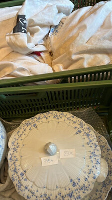 GIRAUD à Limoges service de table en porcelaine blanche à décor de bleuets