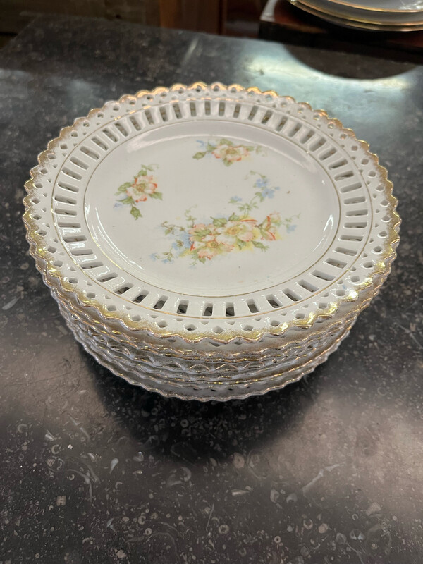 Assiettes ajourées XIX e