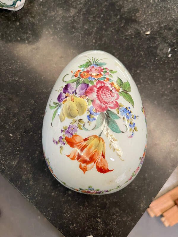 Oeuf en porcelaine de limoge
