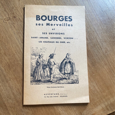 Livre « Bourges ses Merveilles et ses environs » - Saint- Amand, Sancerre, Vierzon - Vieux costumes Berrichons