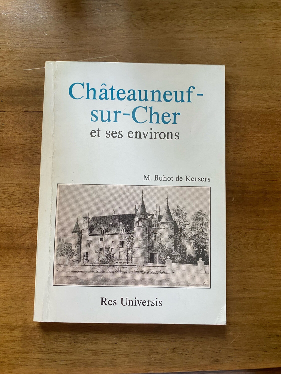 Livre « Chateauneuf sur Cher et ses environs » par M.Buhot de Kersers