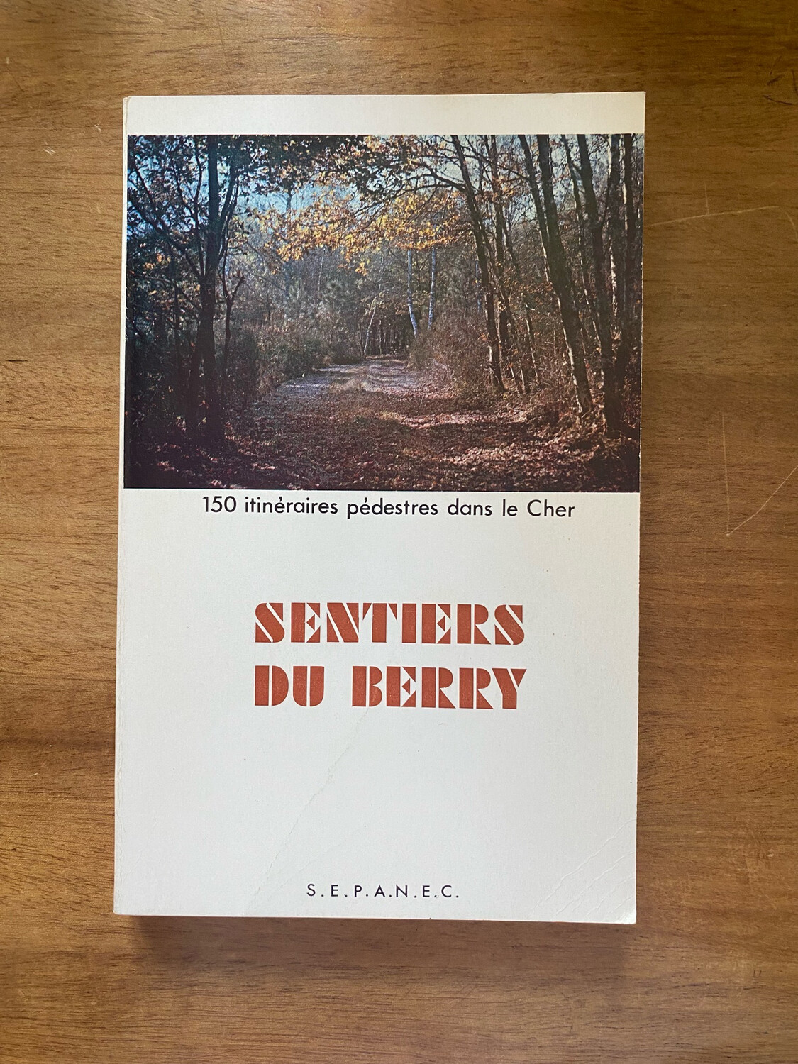 Livre « Sentiers du Berry » 150 itinéraires pédestres dans le Cher