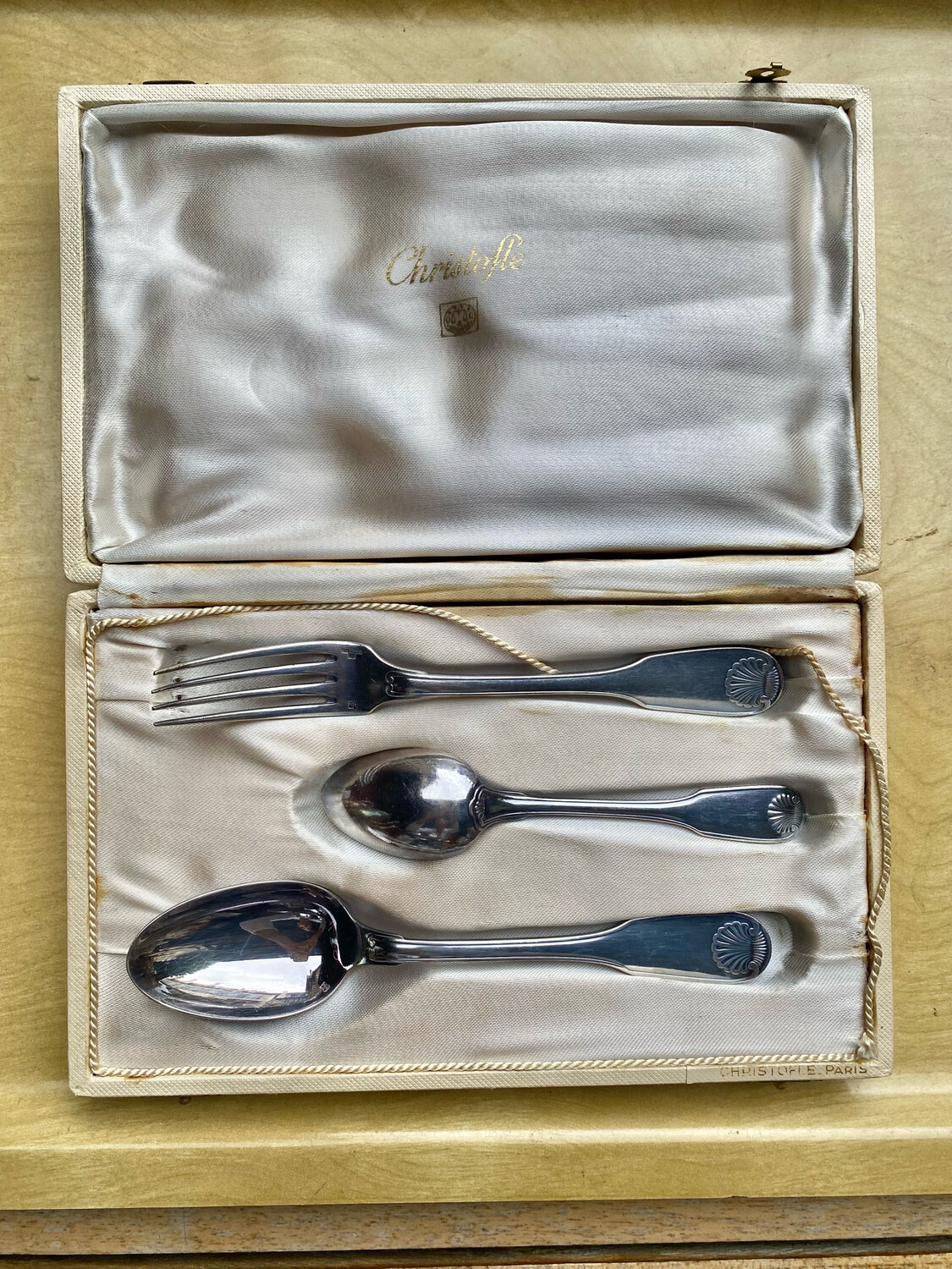 Coffret avec cuillère sa fourchette et sa petite cuillère