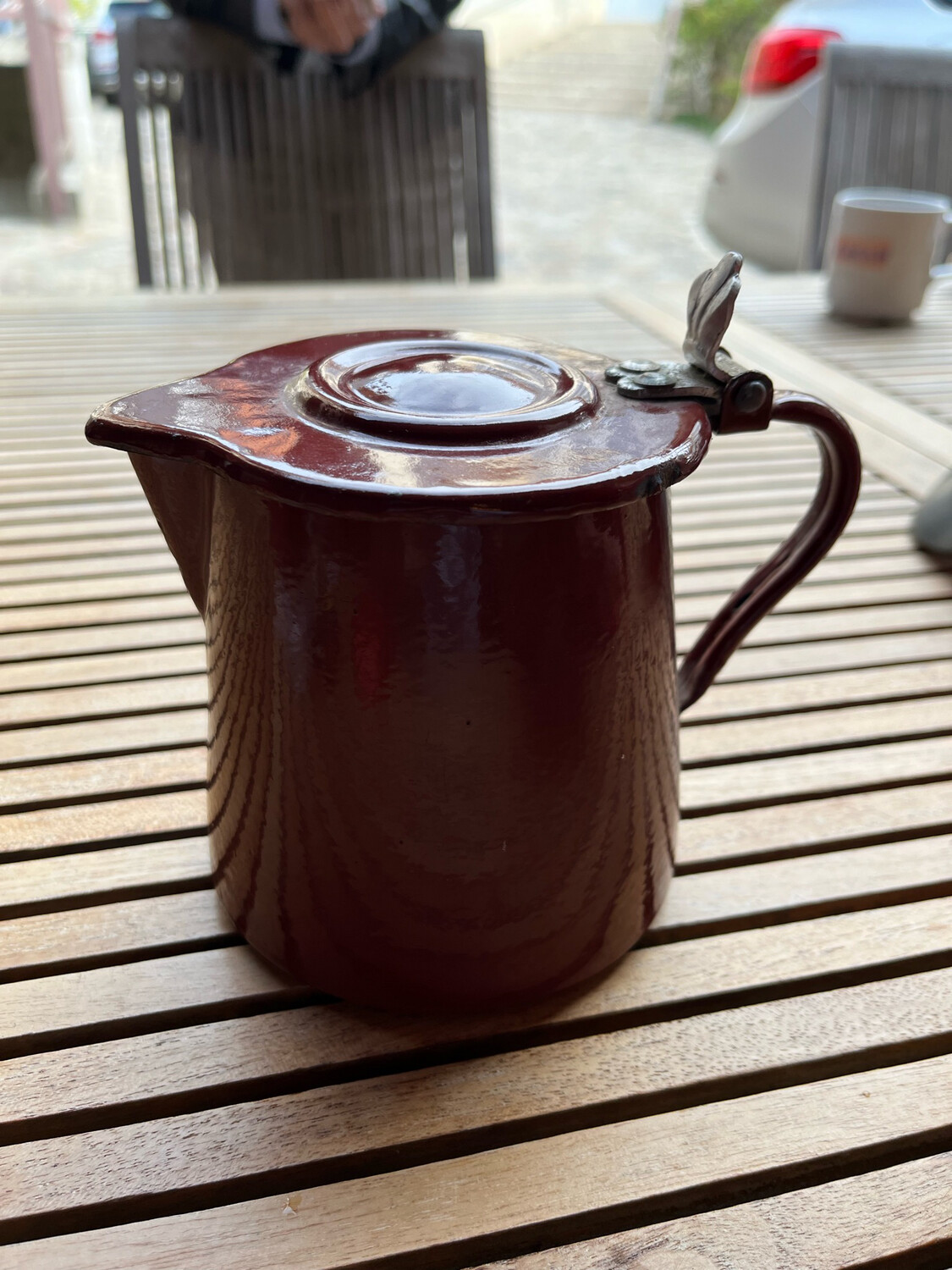 Ancienne cafetière en émail rouge - H 12 cm