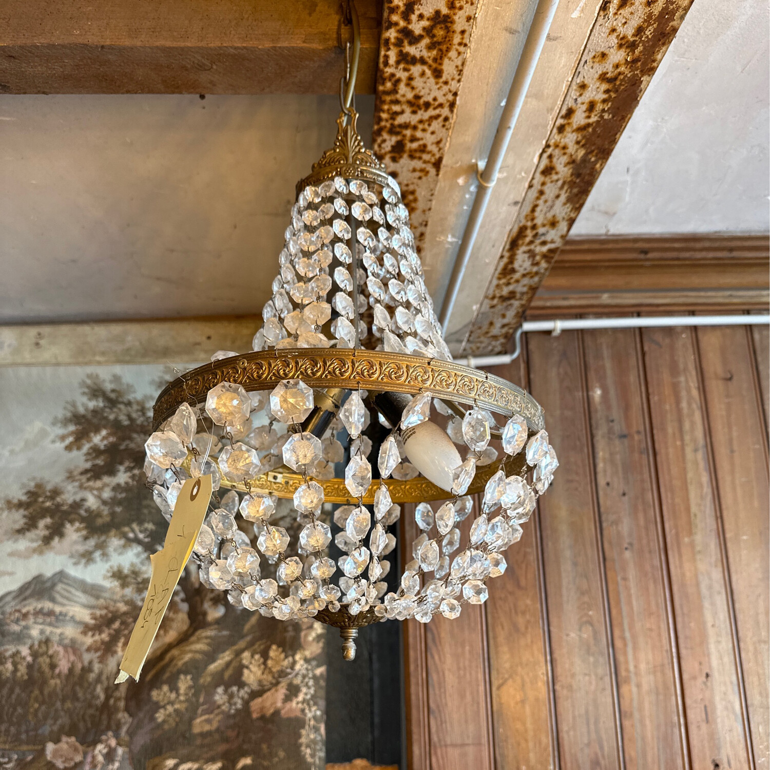 Lustre en corbeille en métal doré et pampilles, h - 66 cm env
