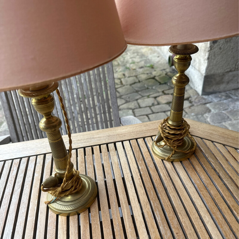 Paire de lampes, fût en laiton ciselé, h. Totale 46cm