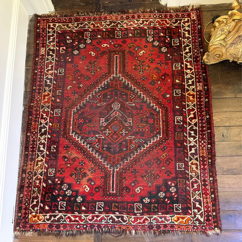 Tapis géométrique rouge - 144 x 116 cm