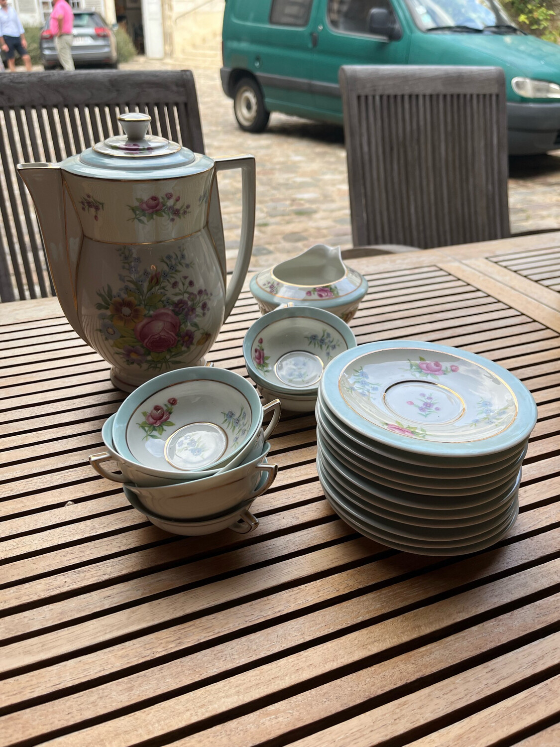 Partie de service à café en porcelaine de Limoges  A. LANTERNIER et Cie
