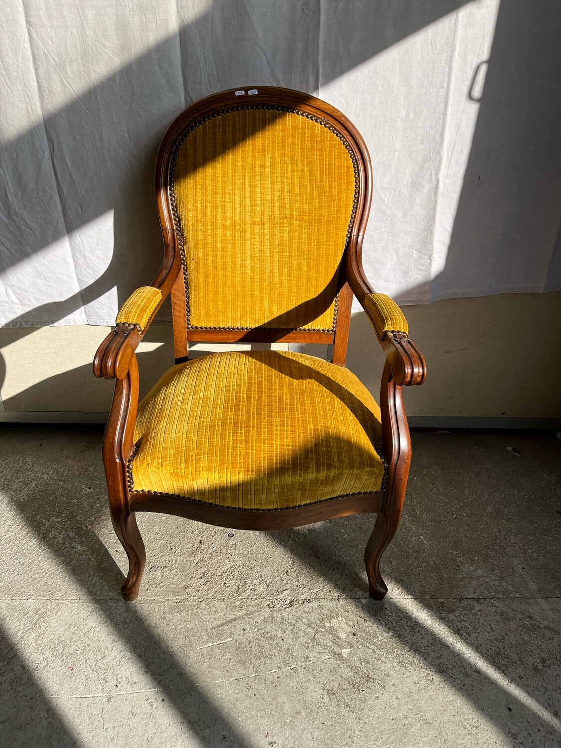 Fauteuil époque jaune