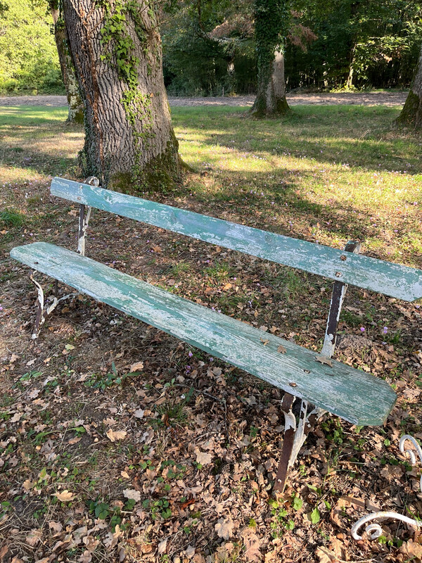 Banc vert décoloré en fer