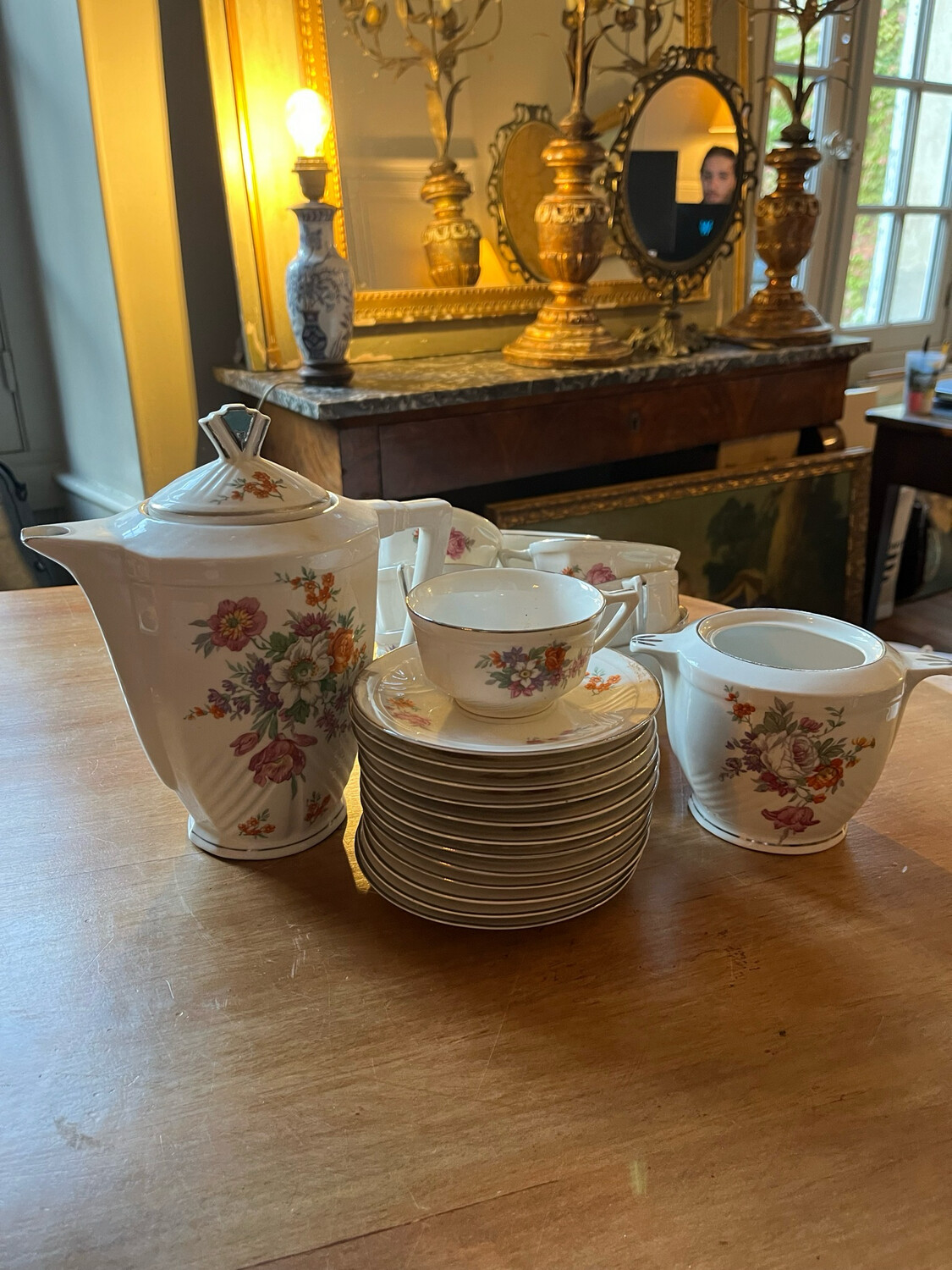 Service à café en porcelaine, à motif floral