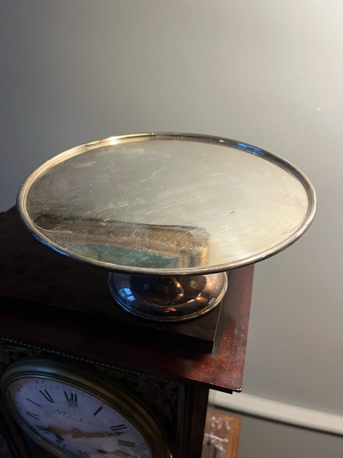 Plateau en métal argenté - H 11 cm - D 24 cm