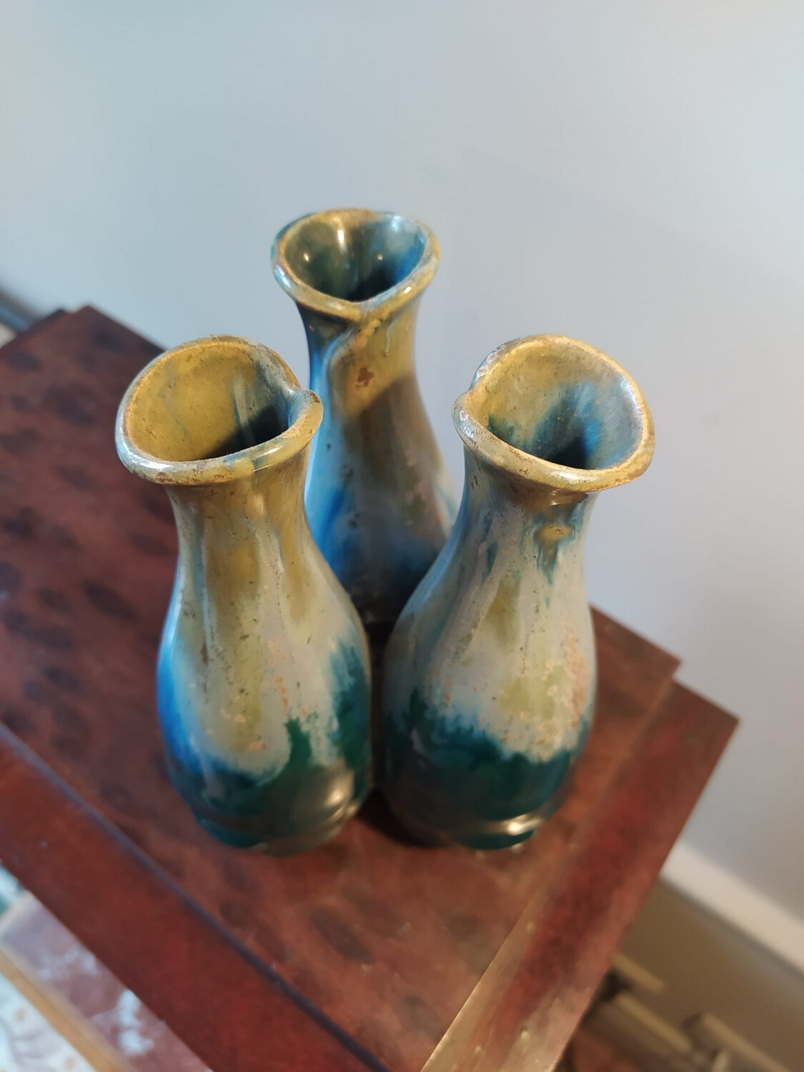 Denbac : trois petits vase en grès émaillé - H 15 cm