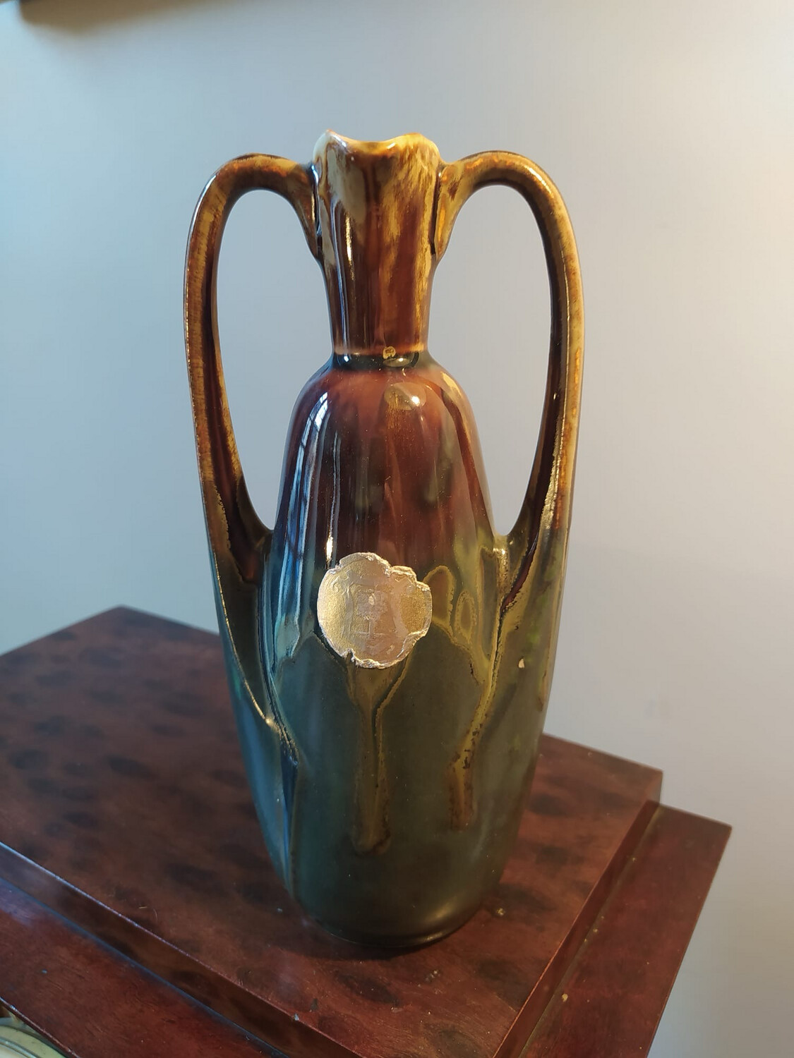 Denbac : vase pichet en grès émaillé, vert et marron - H 20 cm