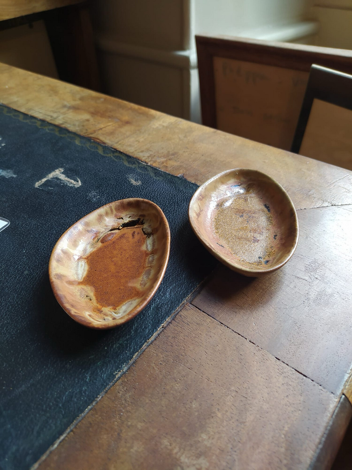 Denbac : petite coupelle en grès émaillé, marron