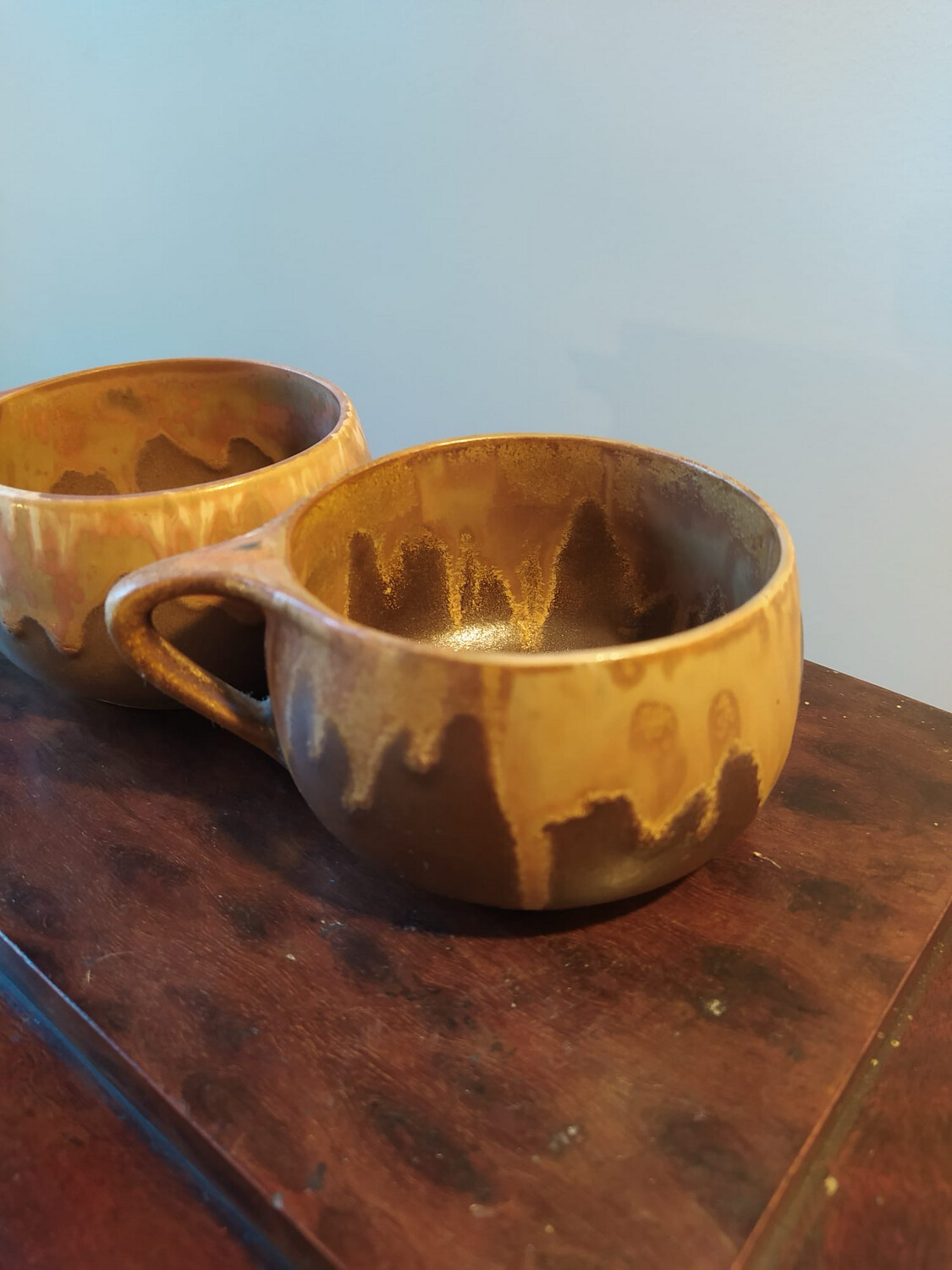 Denbac : Tasse en grès émaillé, marron - D 8 cm