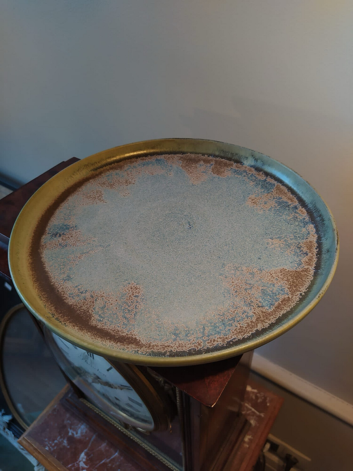 Denbac : plateau rond en grès émaillé bleu - D 30 cm