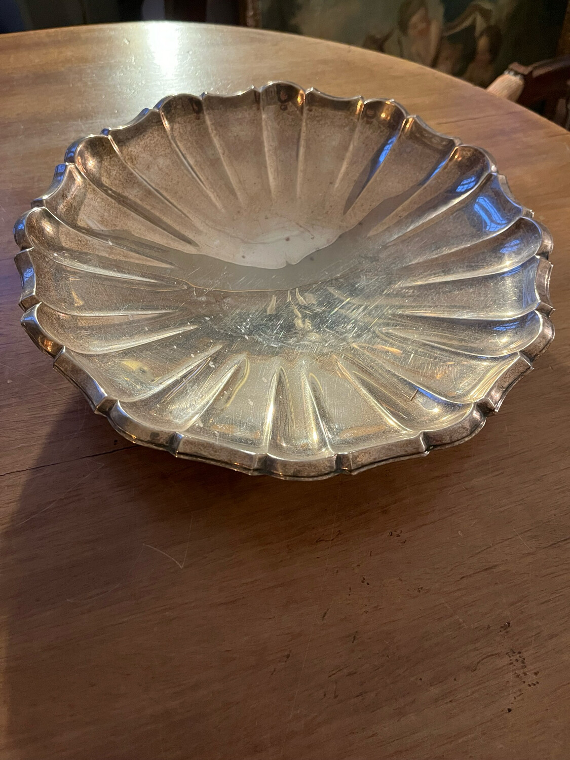 Plateau de service reposant sur 3 pieds - D 30 cm