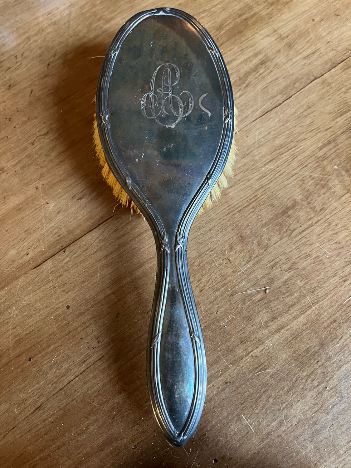 Brosse en métal argenté - 24 x 8 cm