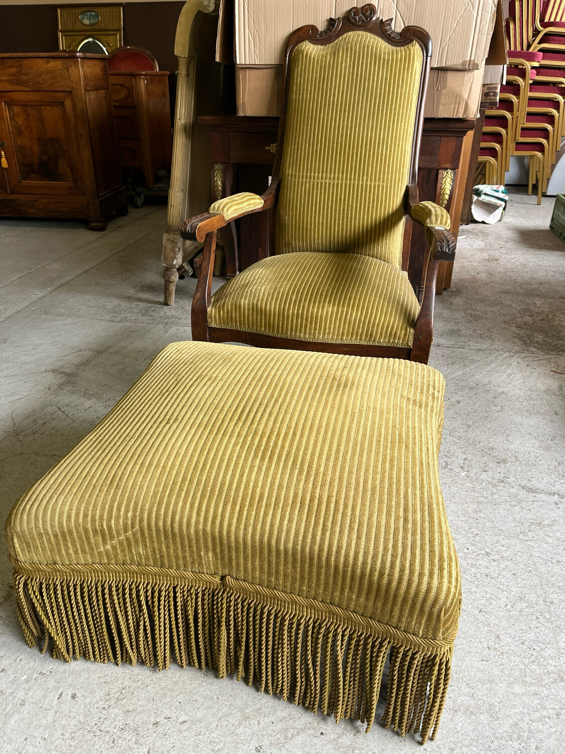 Fauteuil Voltaire en acajou - H 109 cm et son repose pied - 32 x 67 x 67 cm