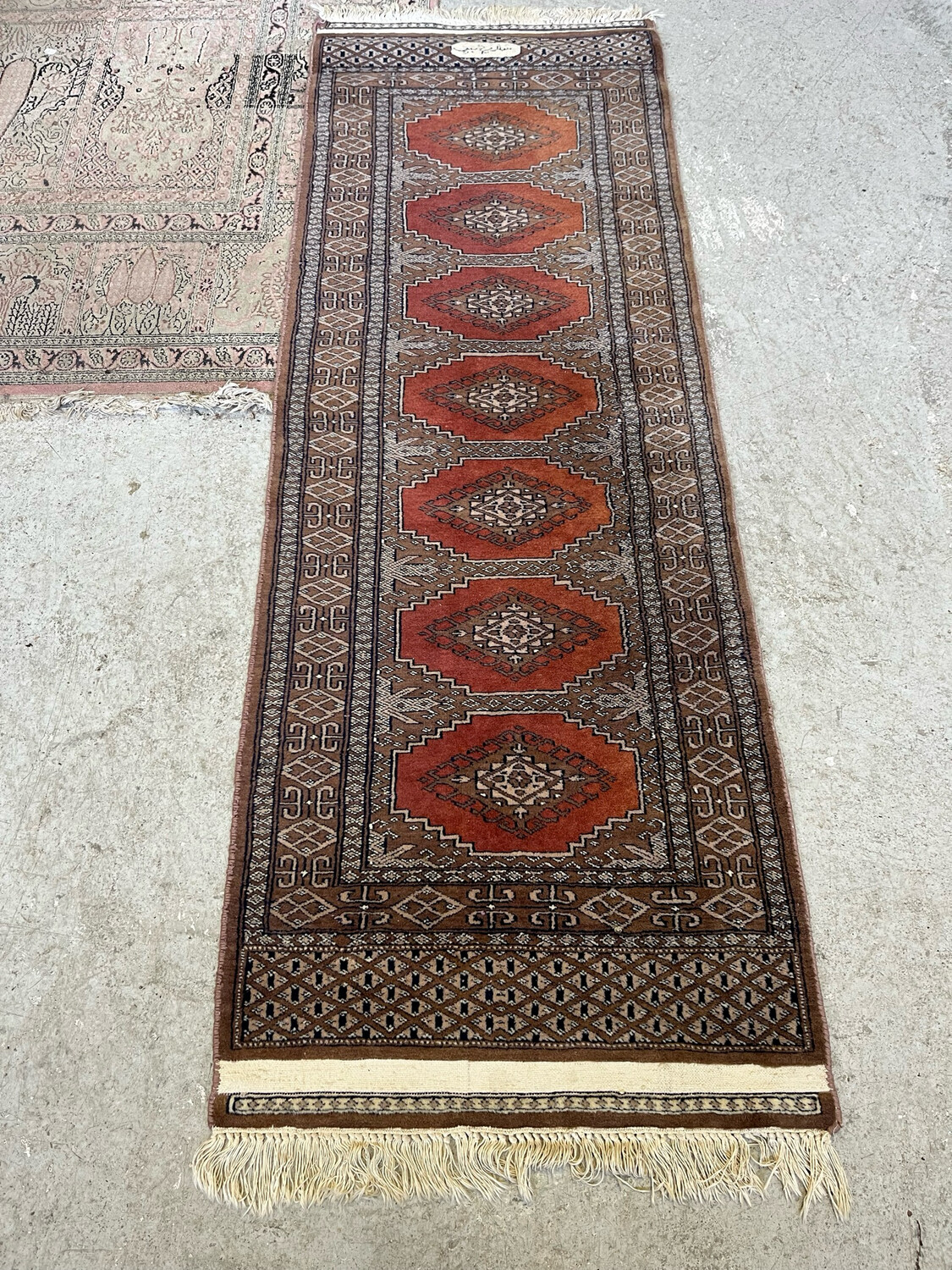 Tapis galerie en laine sur fond orange- 195 x 65 cm