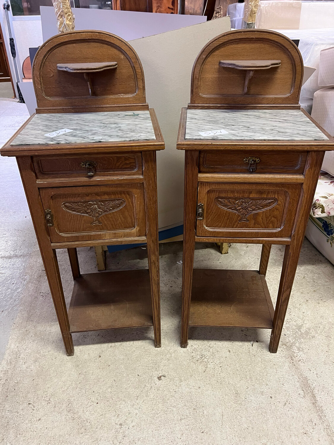 Paire de chevets en chêne avec marbre blanc - p36 x 40 x 104 cm