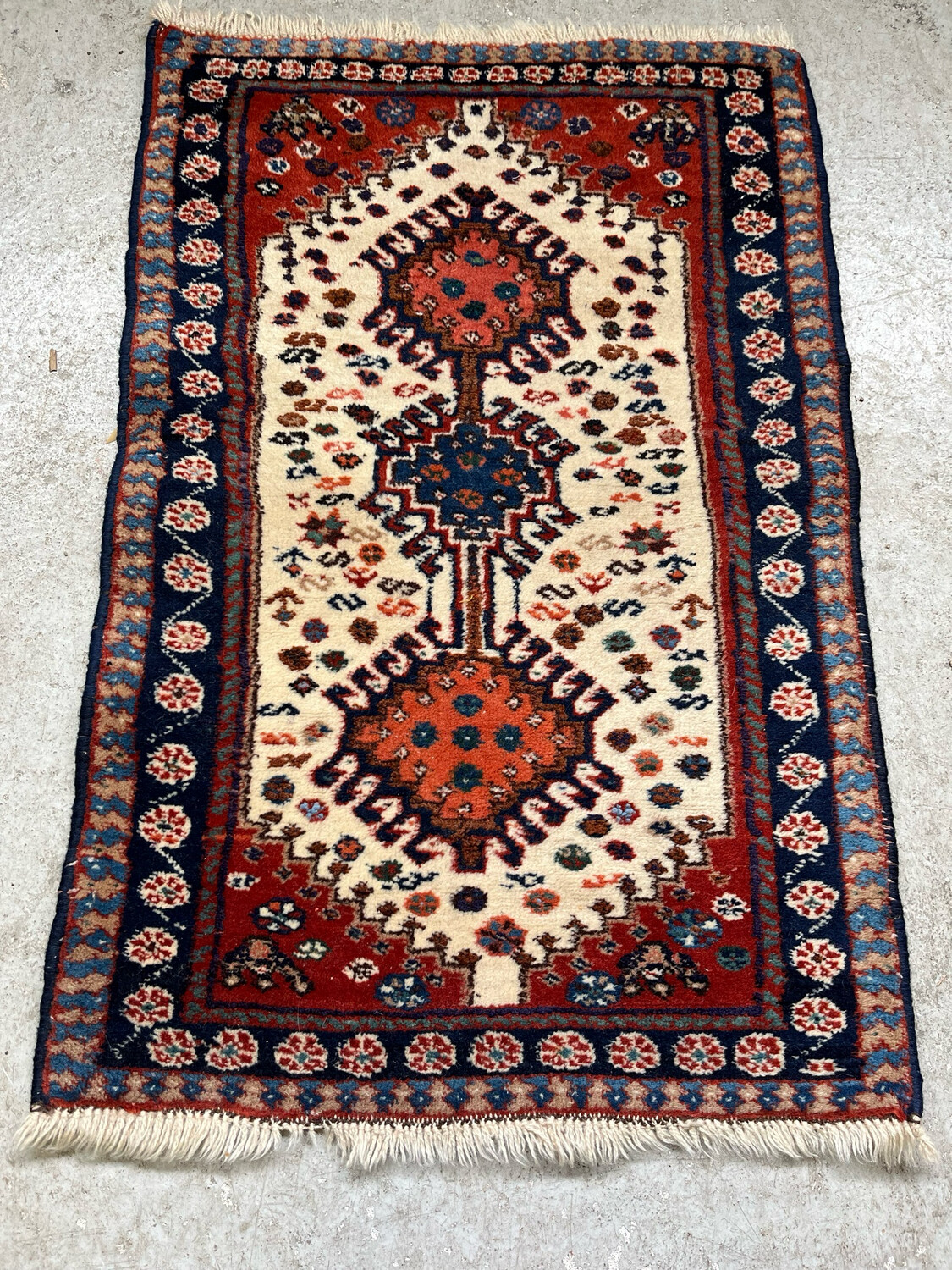 Tapis de prière iranien à décor géométrique sur fond bleu et orange - 87 x 55 cm