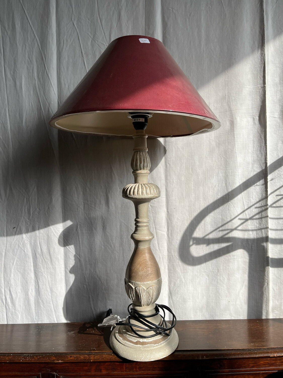 Lampe en bois peint en blanc - H 71 cm