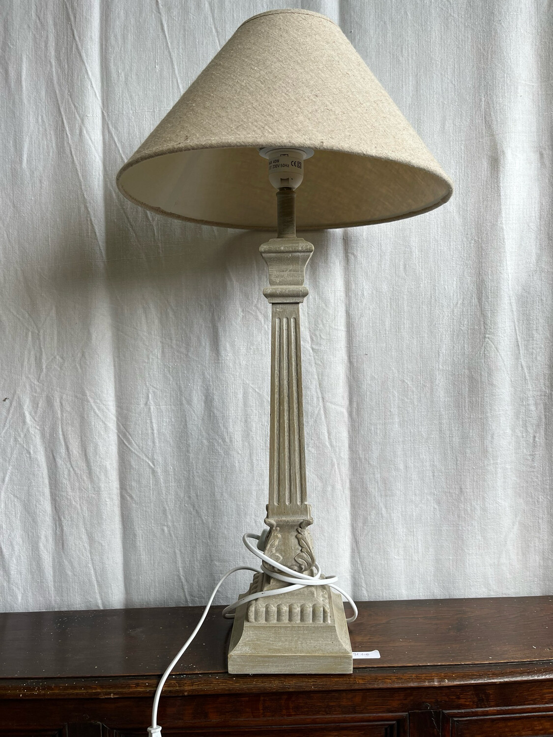Lampe en bois blanc - H 67 cm