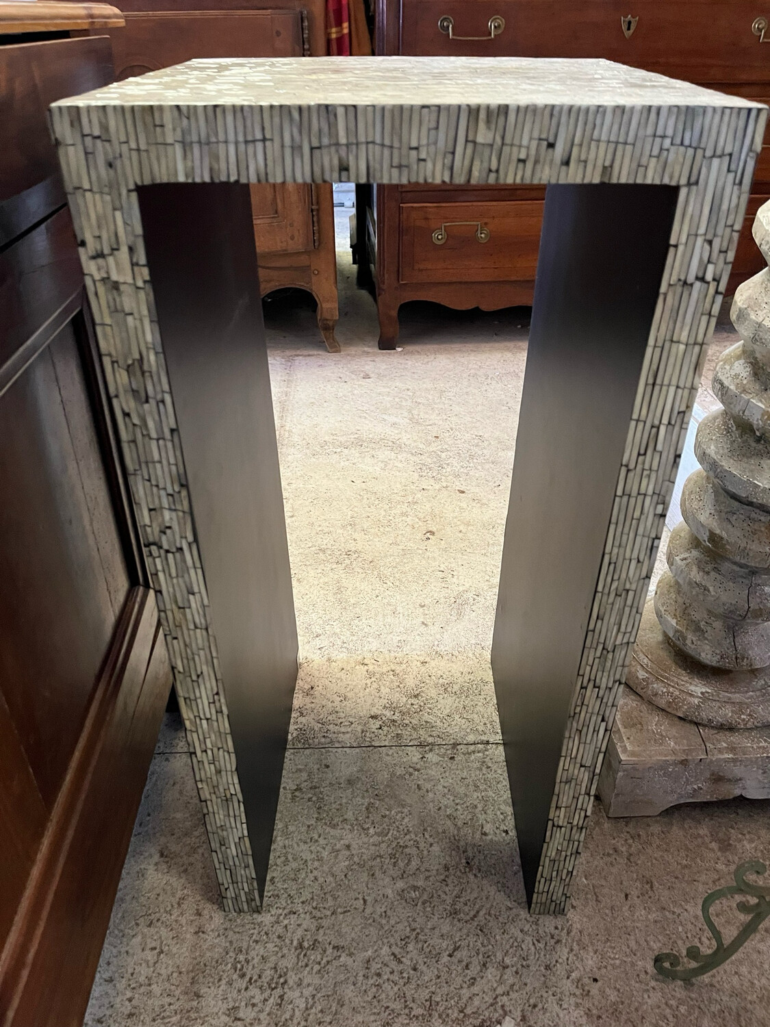 Sellette en nacre - 40 x 40 x H 81 cm