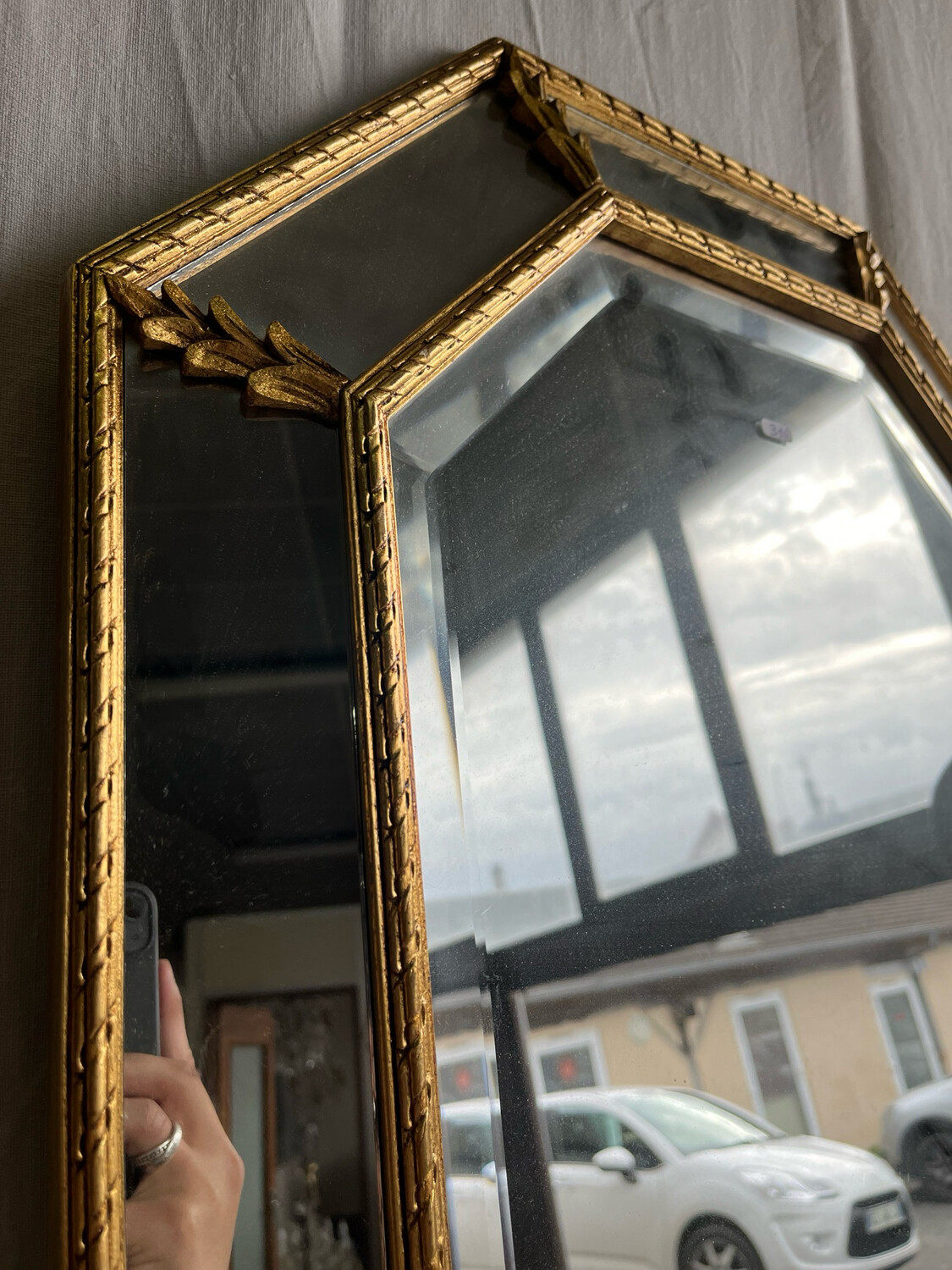 Miroir octogonal à parcloses et pourtours en bois doré - 76 x 57 cm